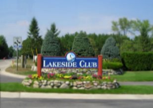 Lakeside Club Condominiums entryway sign
